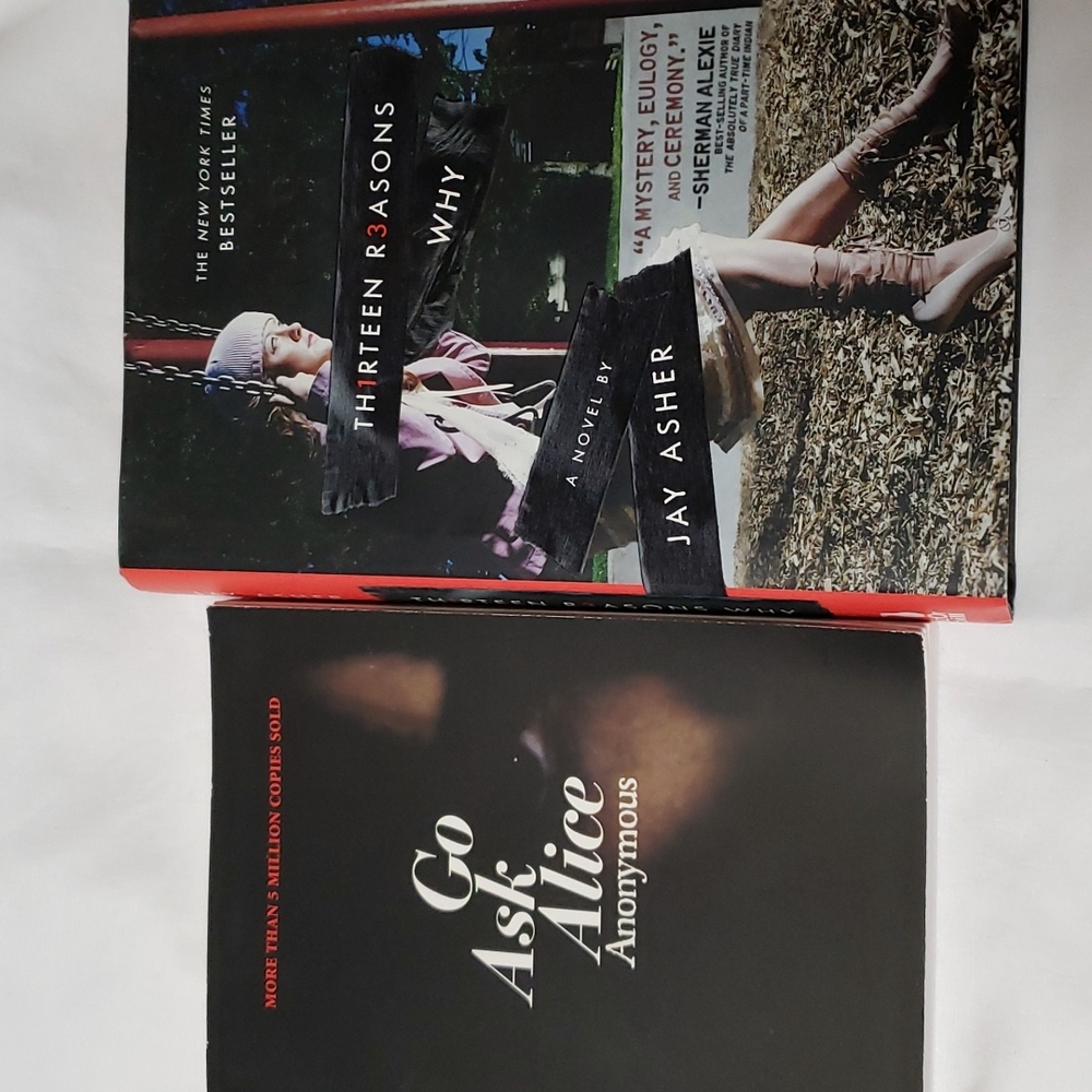 🌟4/$20 bundle of 2 Young Adult books